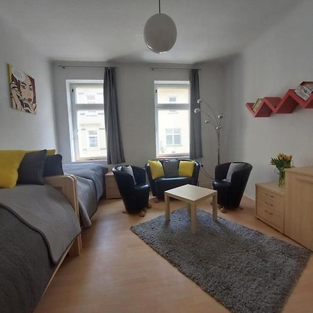 Schoene Zwei-Zimmer-Wohnung "W2" Mit 4 Einzelbetten Und Wlan In Zwenkau Bei Leipzig Im Neuseenland エクステリア 写真