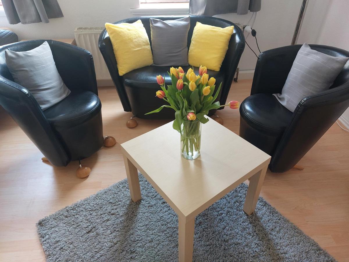 Schoene Zwei-Zimmer-Wohnung "W2" Mit 4 Einzelbetten Und Wlan In Zwenkau Bei Leipzig Im Neuseenland エクステリア 写真