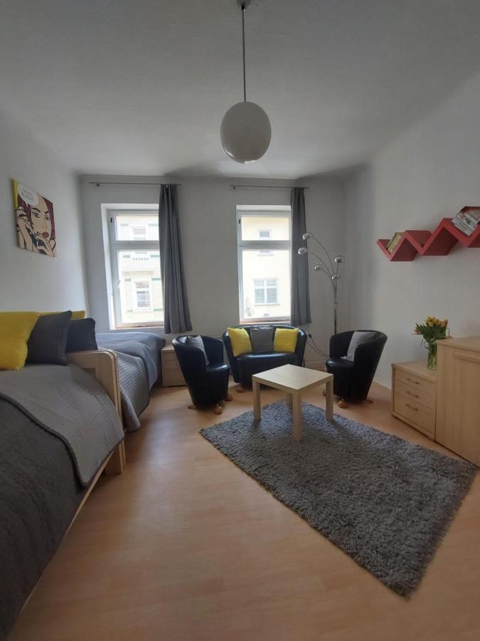 Schoene Zwei-Zimmer-Wohnung "W2" Mit 4 Einzelbetten Und Wlan In Zwenkau Bei Leipzig Im Neuseenland エクステリア 写真